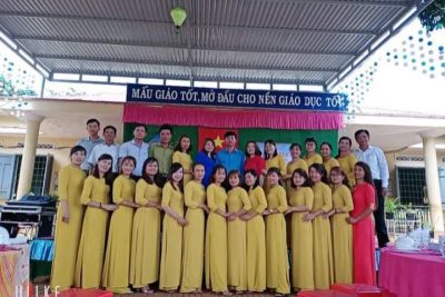 Tập thể sư phạm nhà trường.